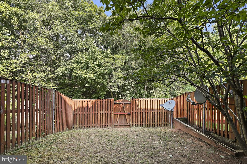 46816 Lawnes Creek Ter
