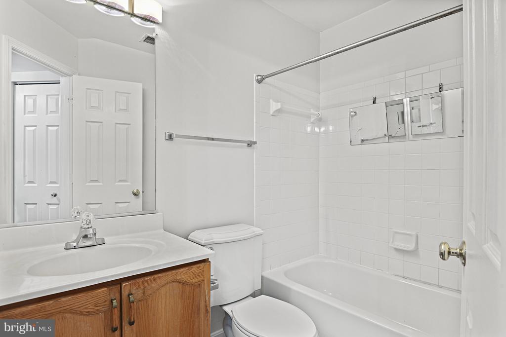 46816 Lawnes Creek Ter