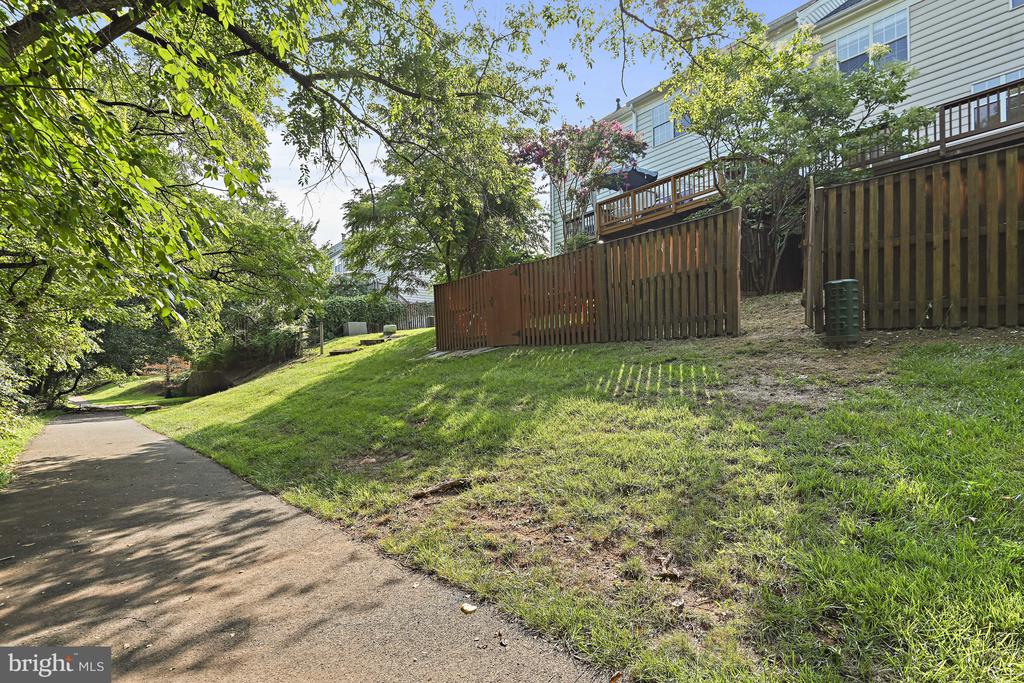 46816 Lawnes Creek Ter