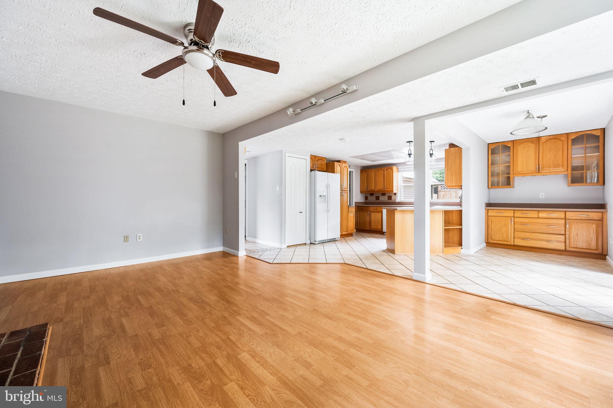 226 W Meadowland Ln W