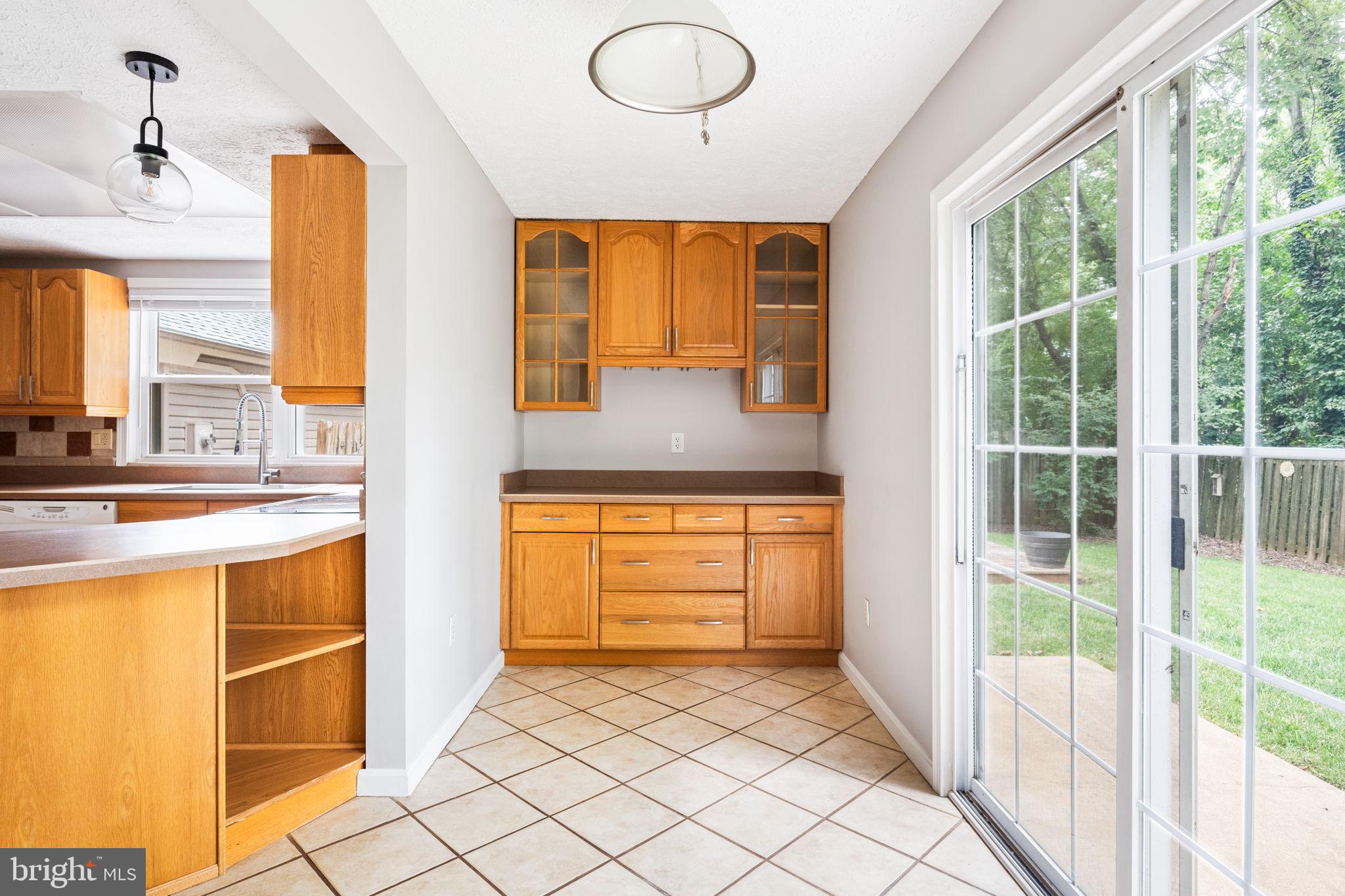 226 W Meadowland Ln W