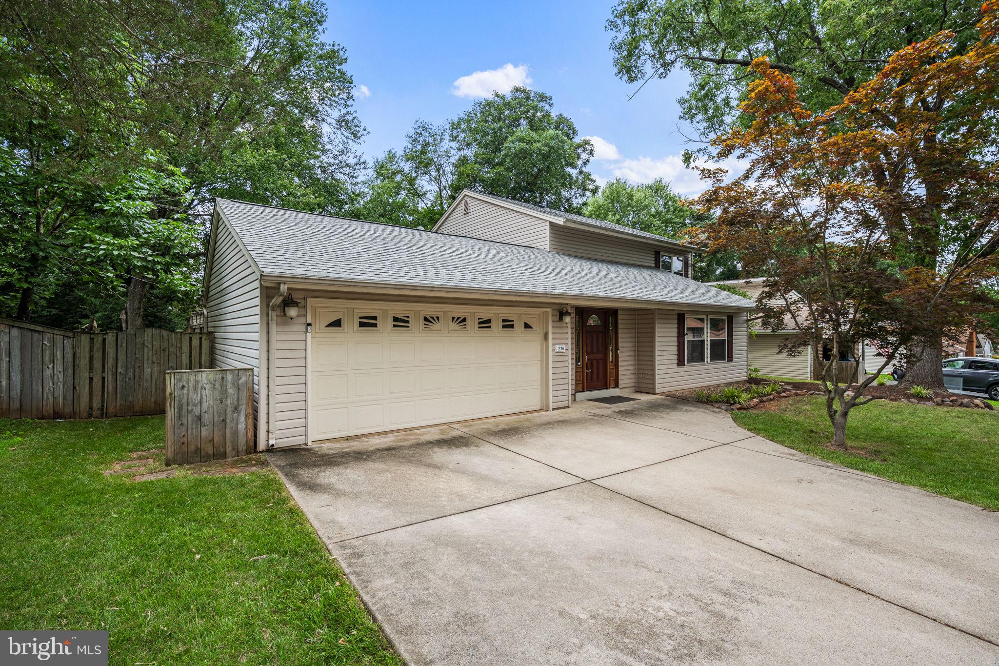 226 W Meadowland Ln W
