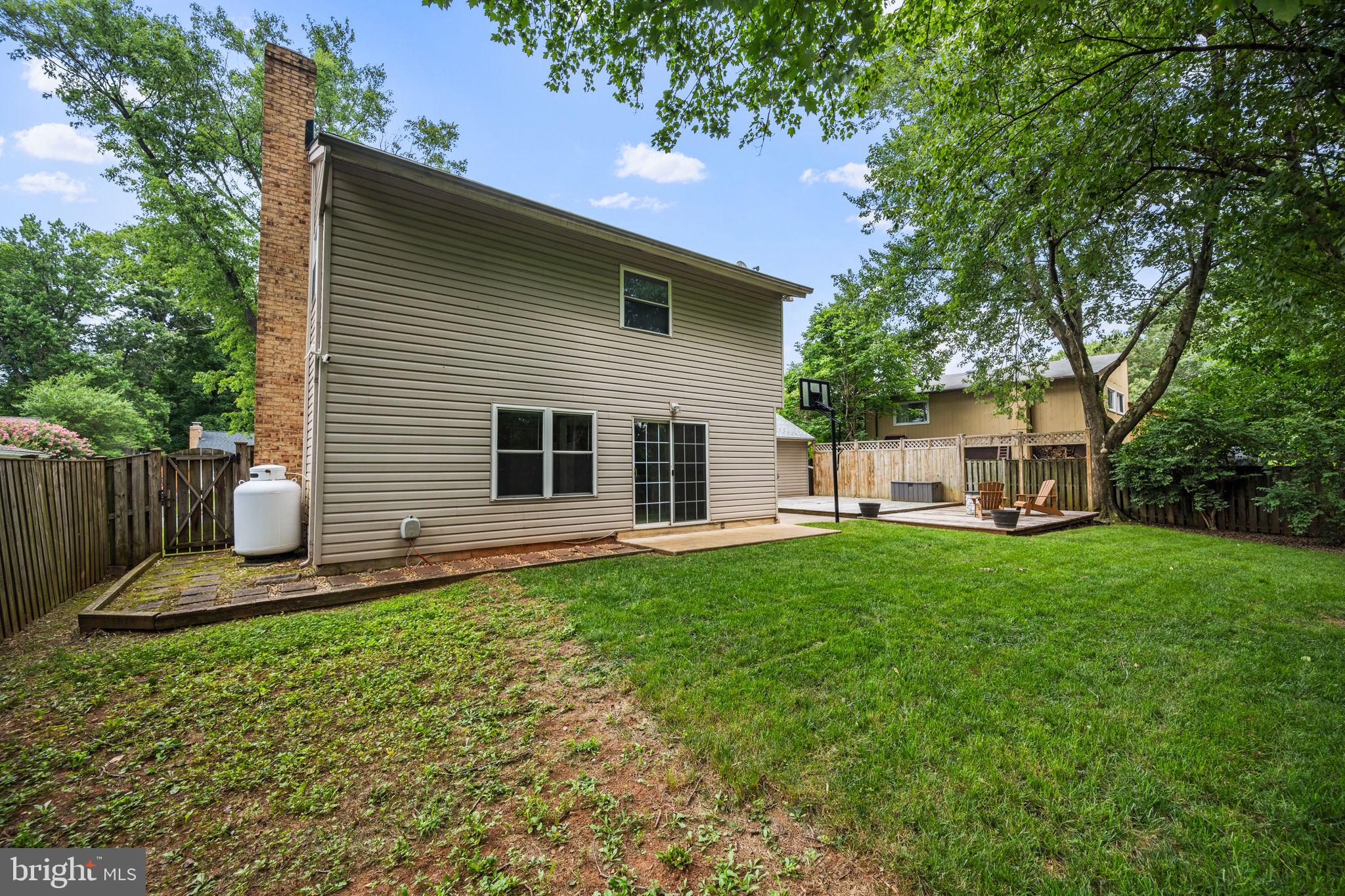 226 W Meadowland Ln W