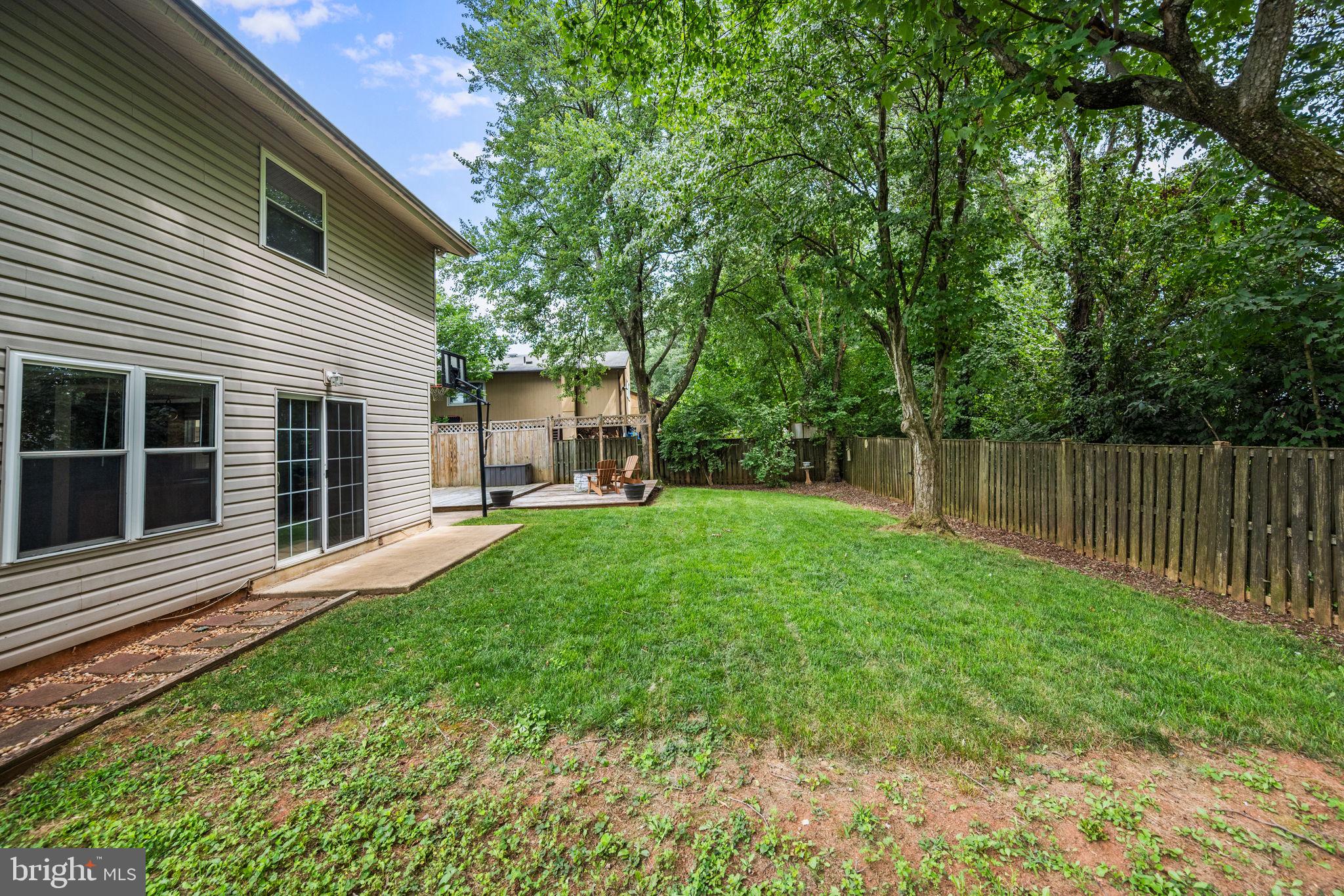 226 W Meadowland Ln W