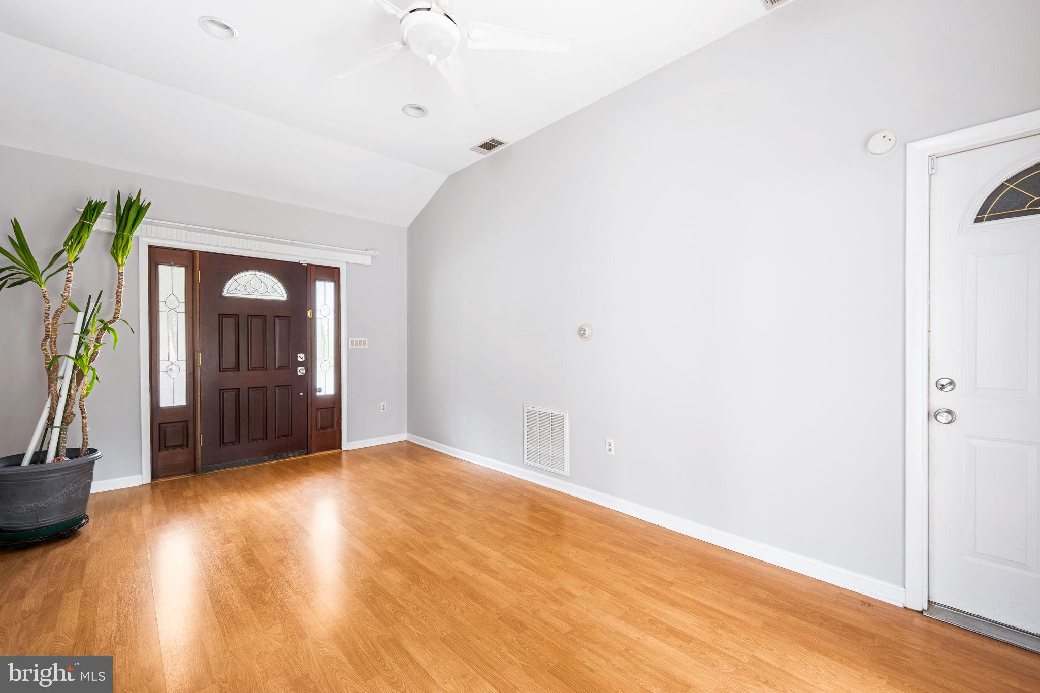 226 W Meadowland Ln W