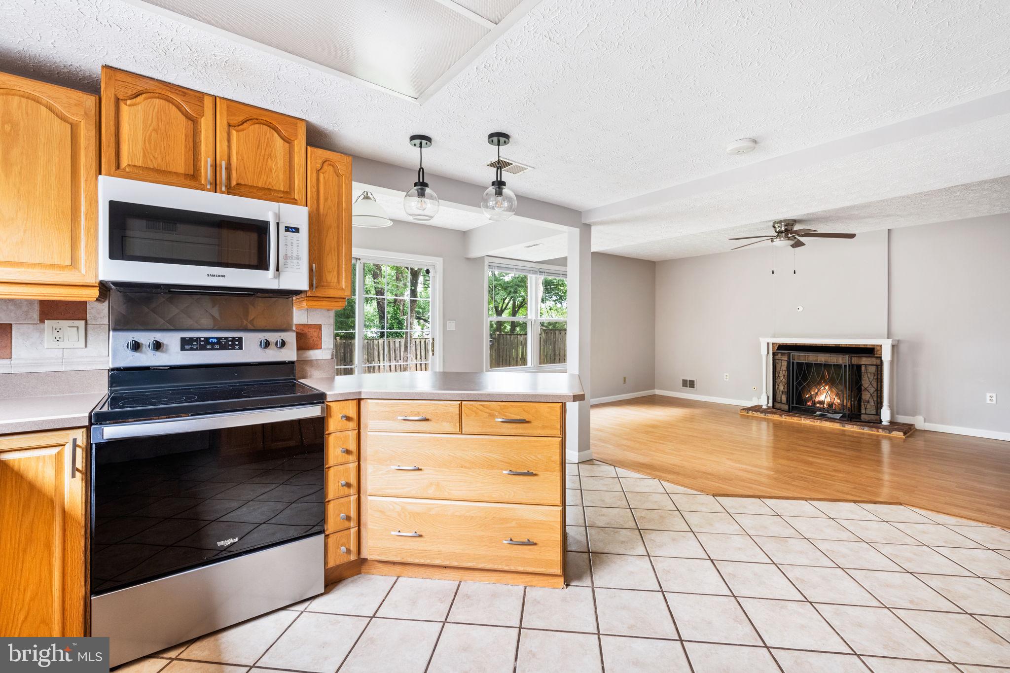 226 W Meadowland Ln W