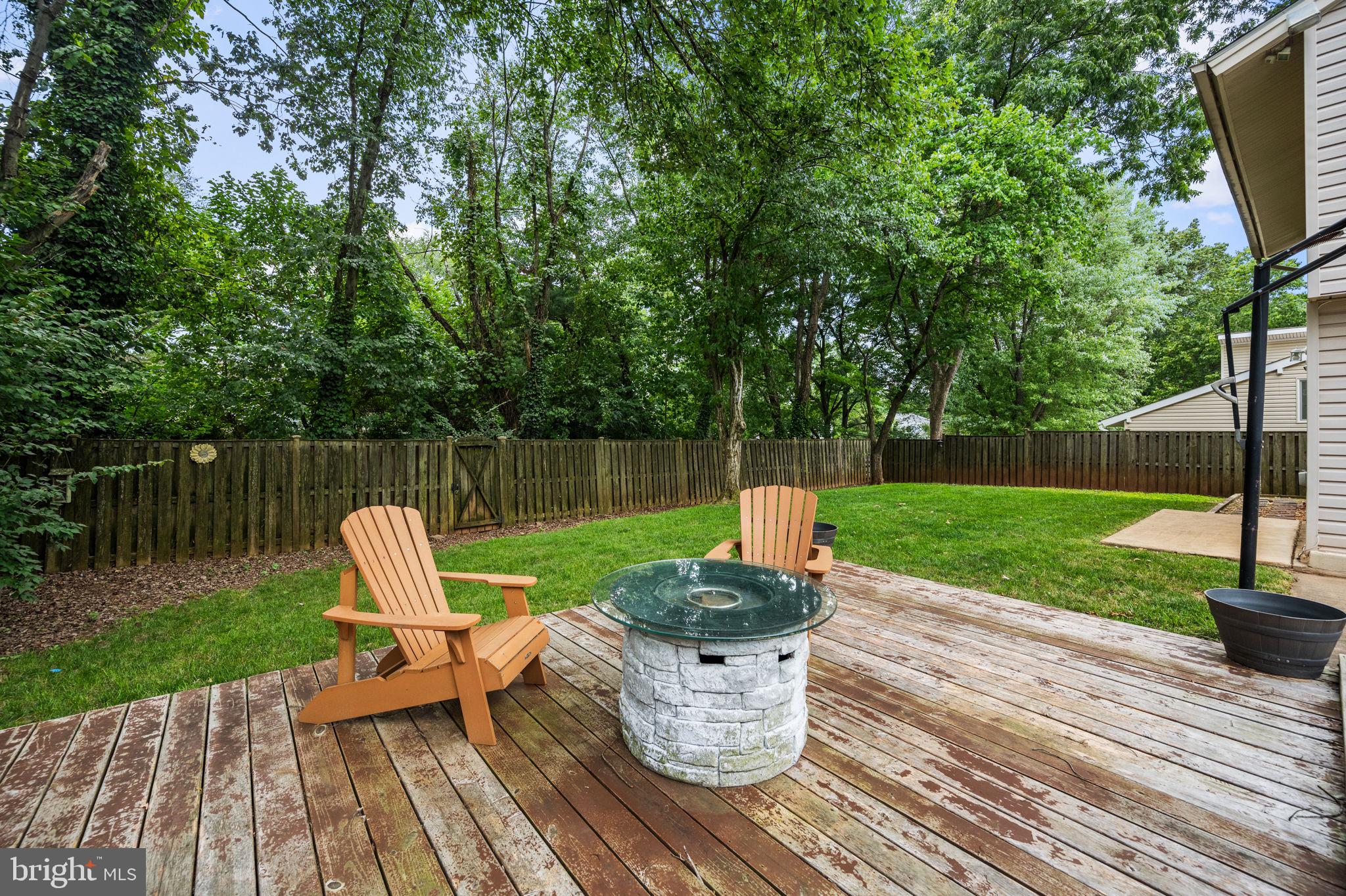 226 W Meadowland Ln W