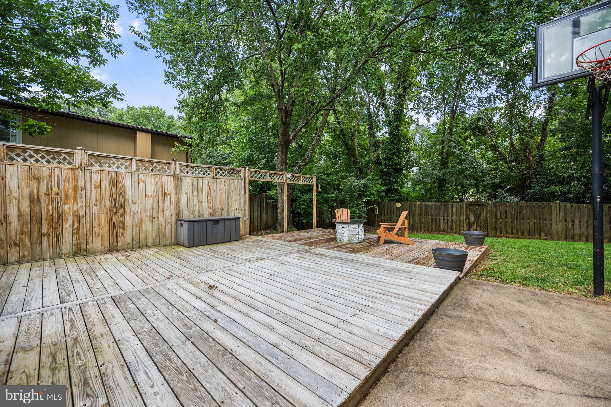 226 W Meadowland Ln W