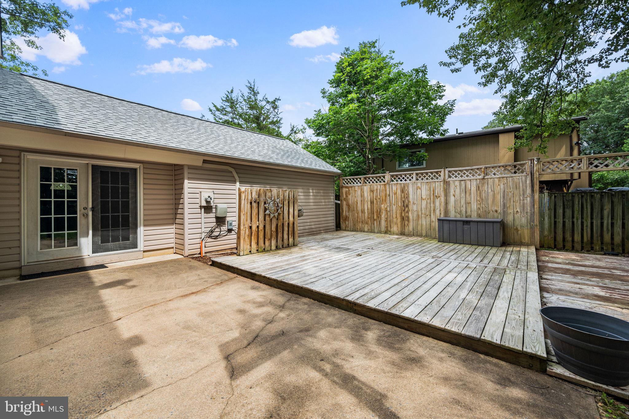 226 W Meadowland Ln W