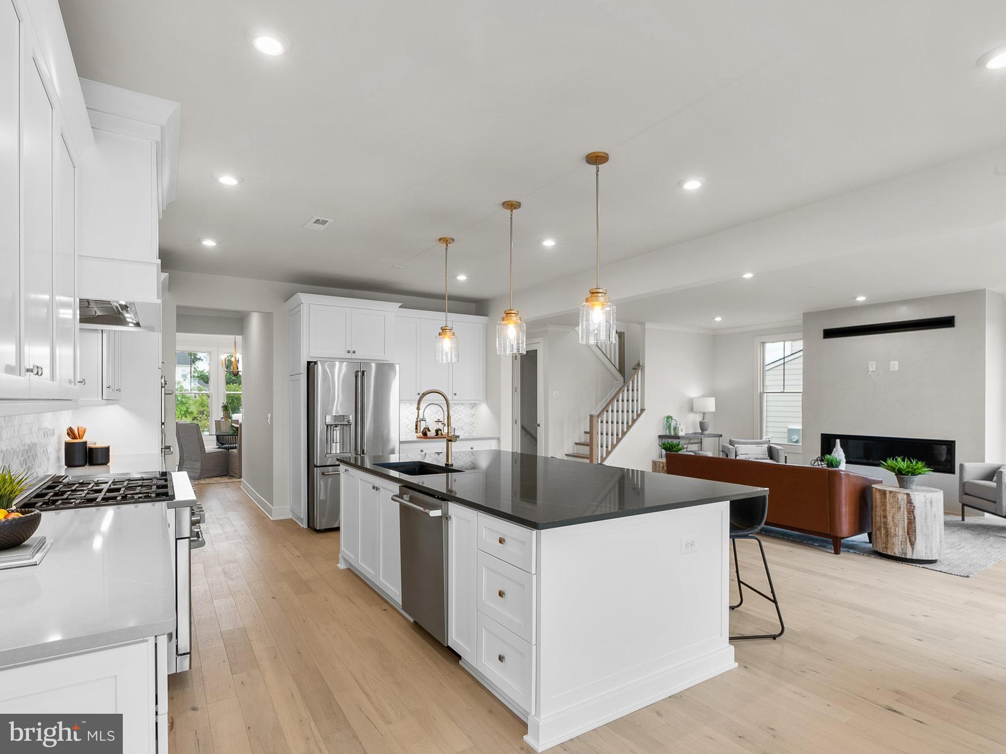 1004 Kalaris Pl SE