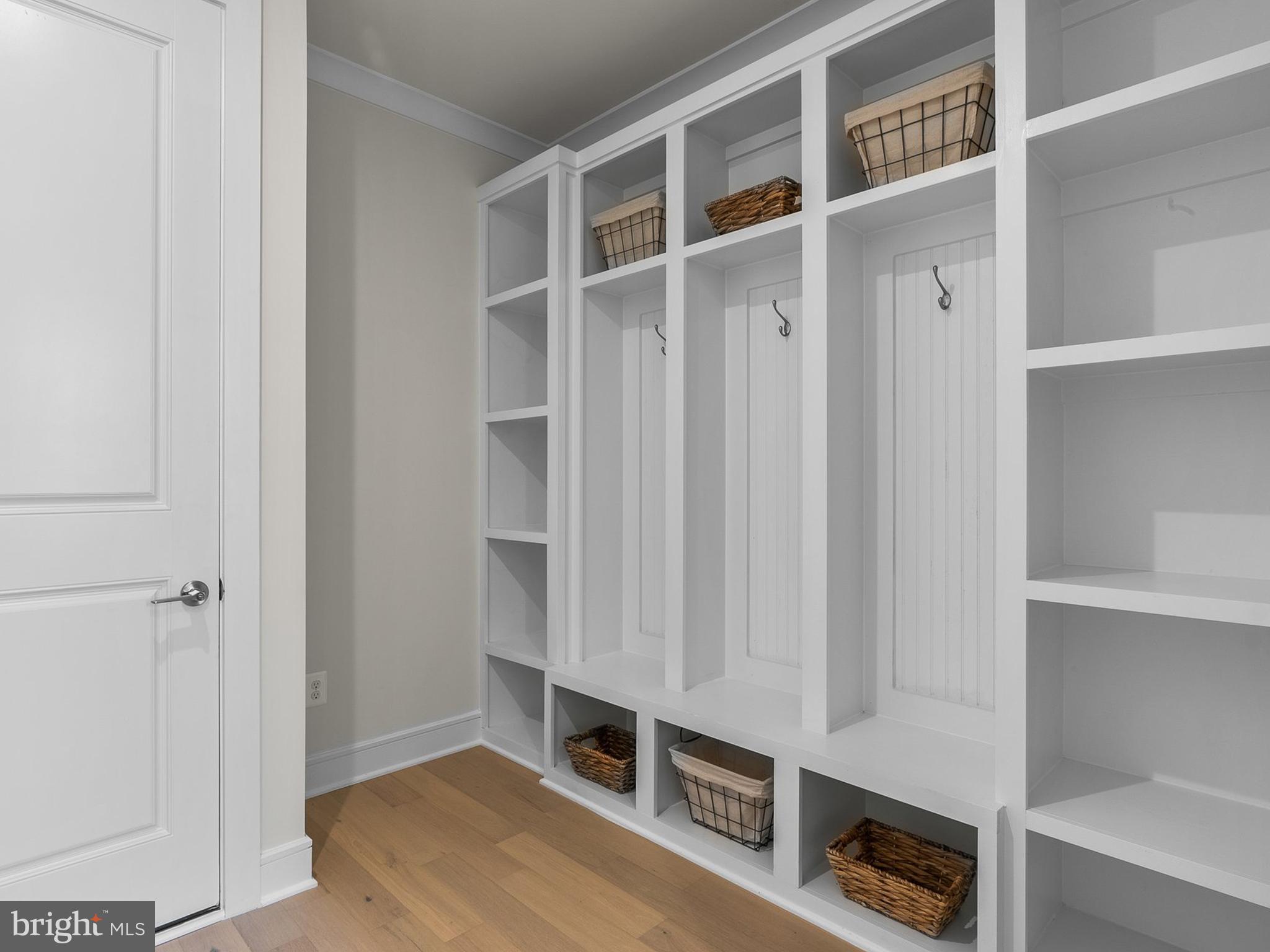 1004 Kalaris Pl SE