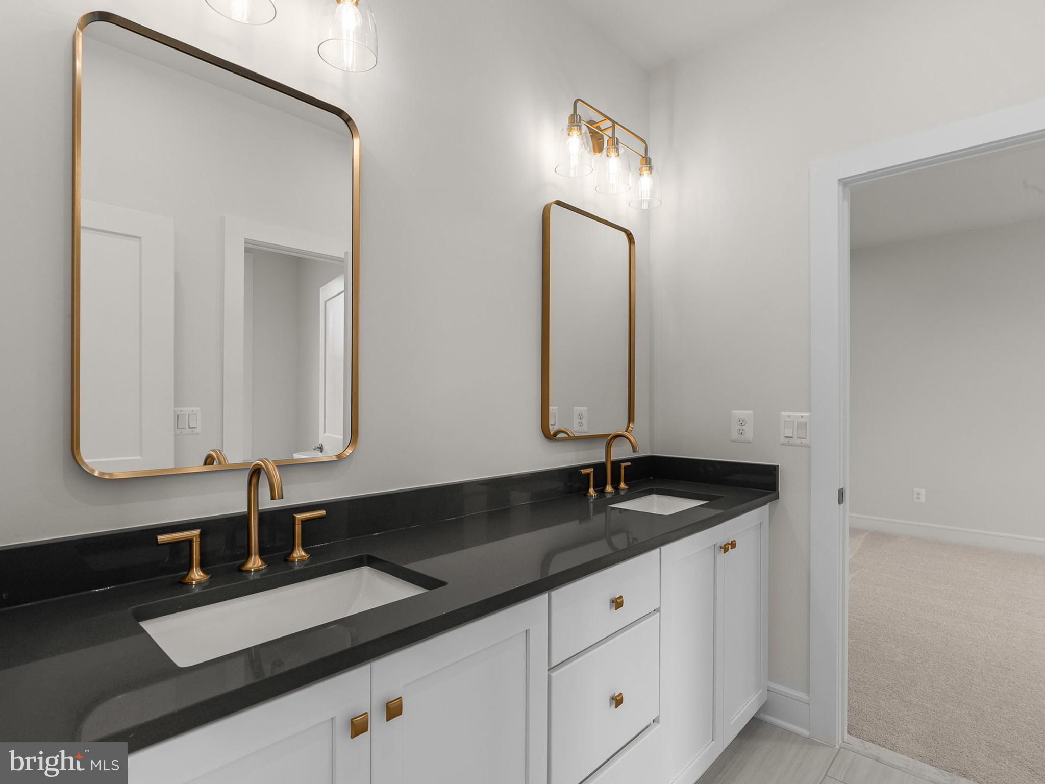 1004 Kalaris Pl SE