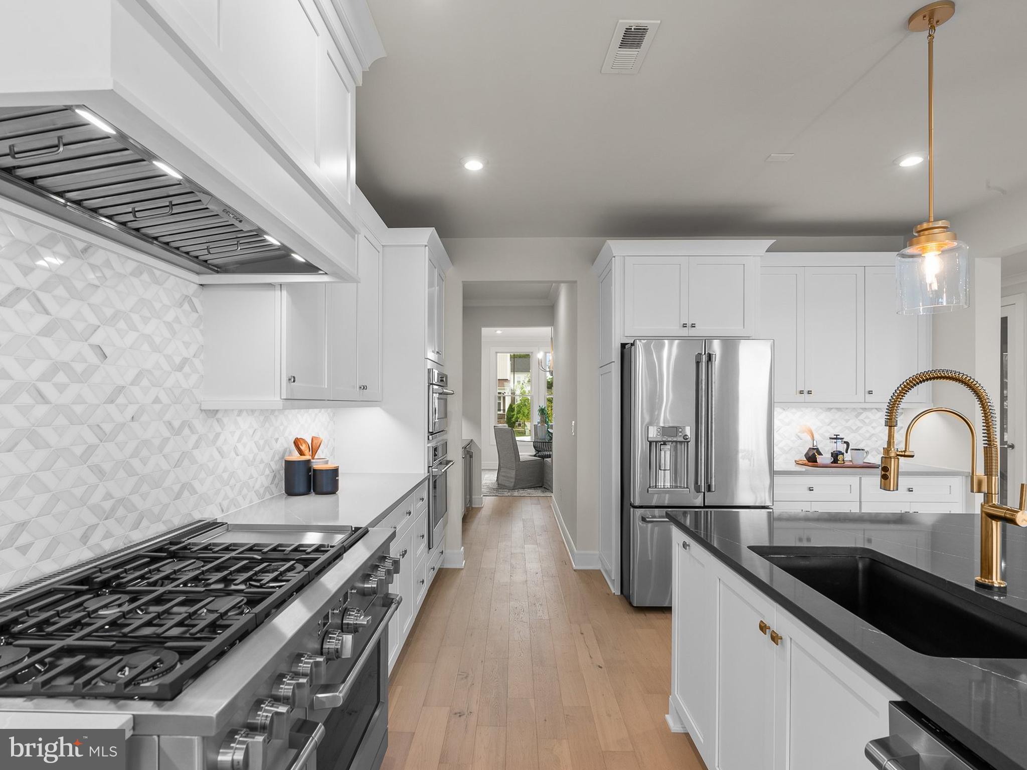 1004 Kalaris Pl SE