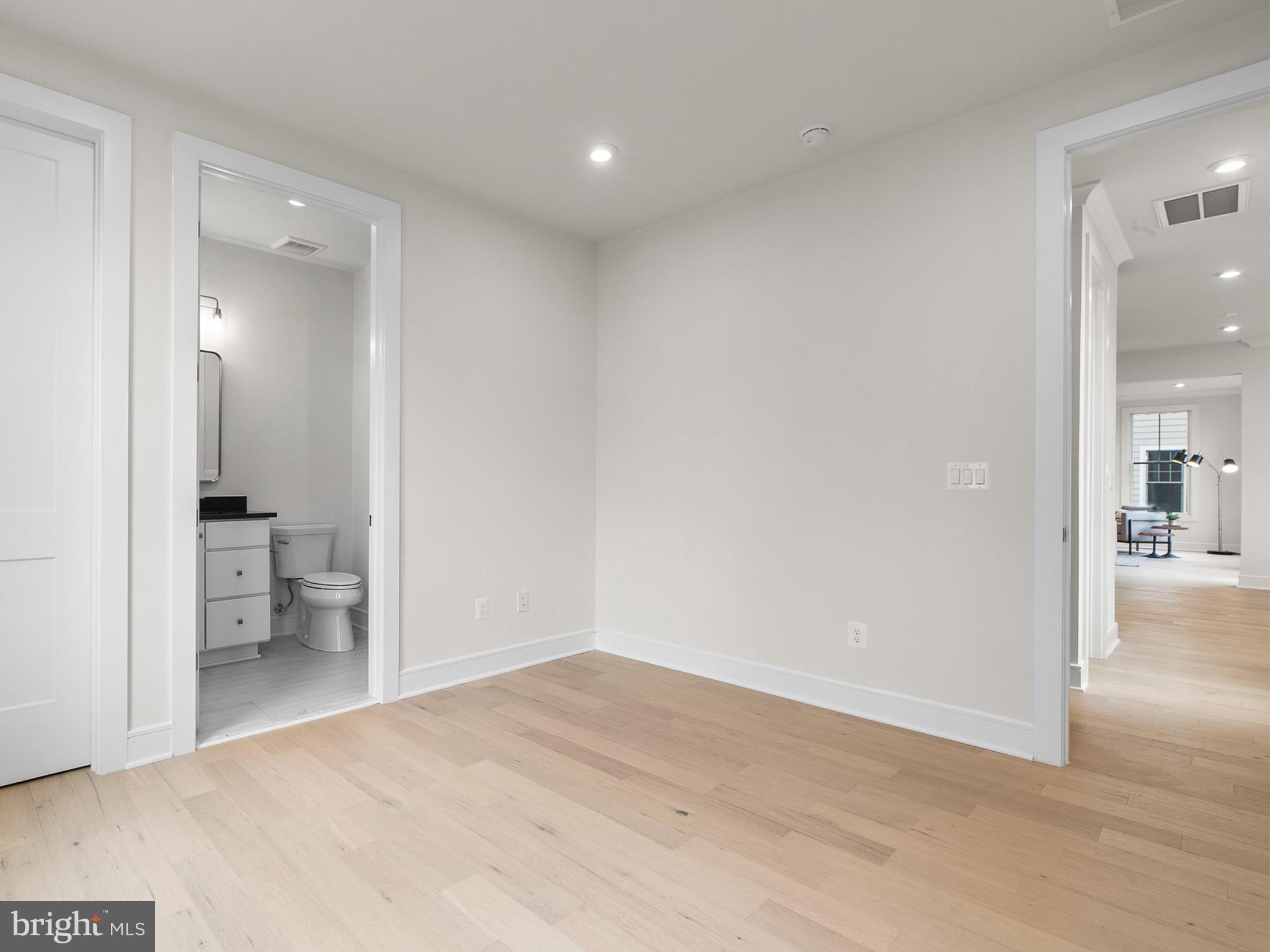 1004 Kalaris Pl SE