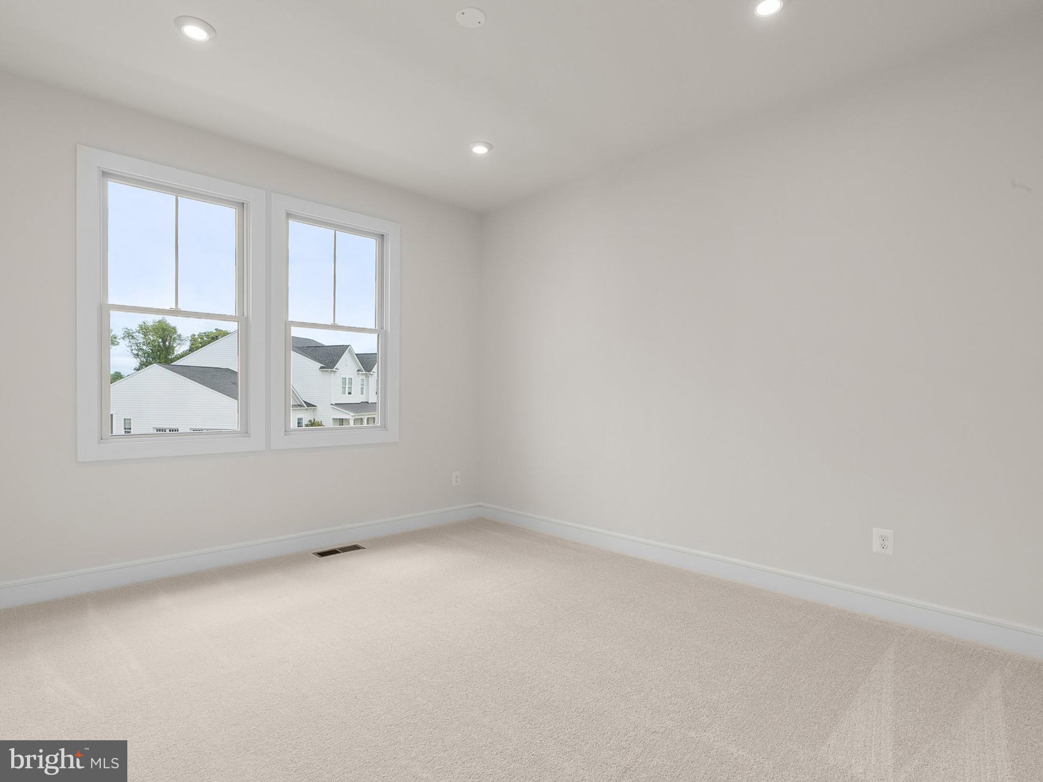 1004 Kalaris Pl SE