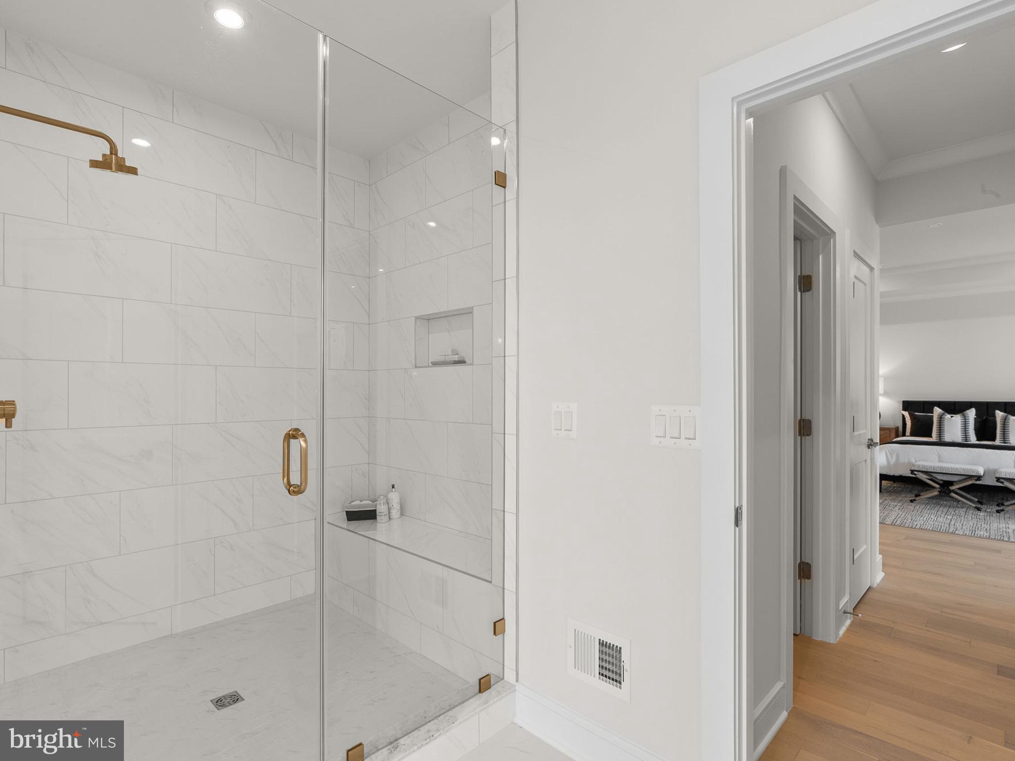 1004 Kalaris Pl SE