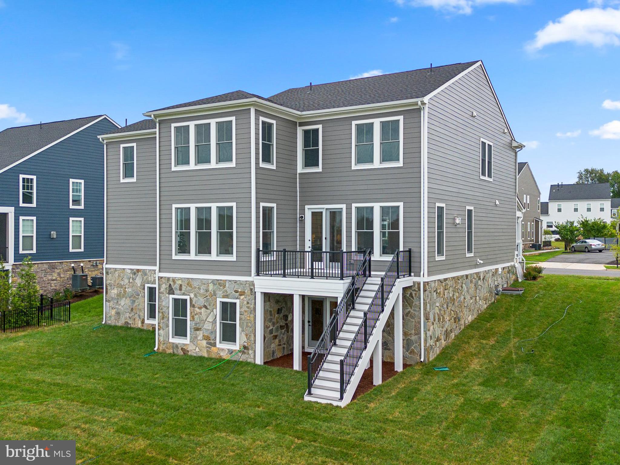 1004 Kalaris Pl SE