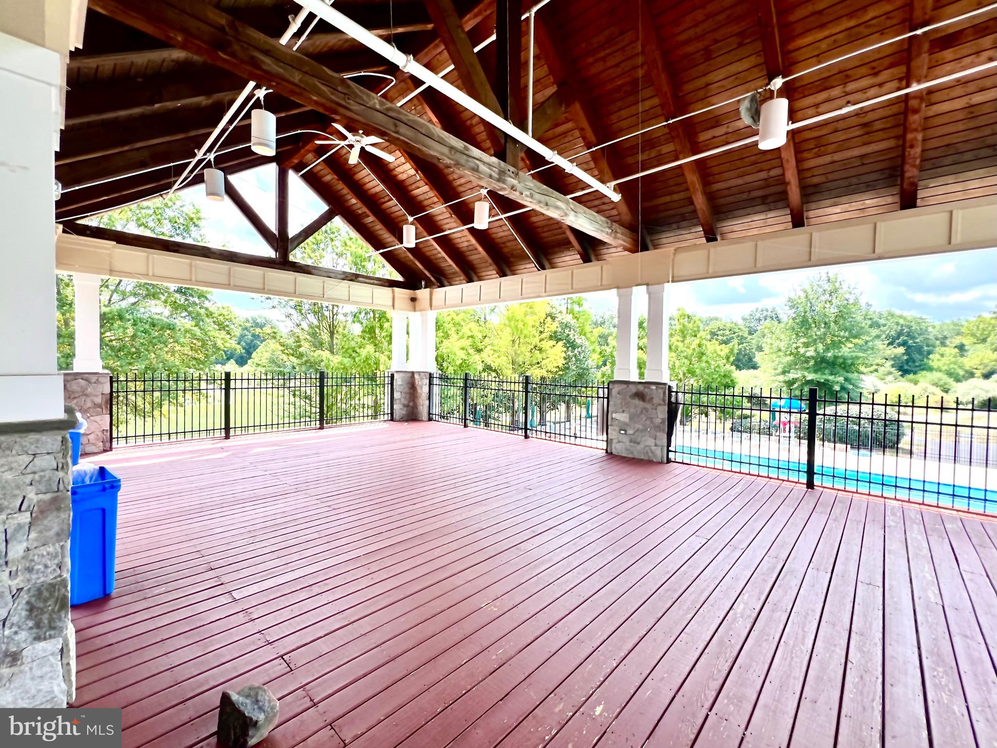 43464 Lucketts Bridge Cir