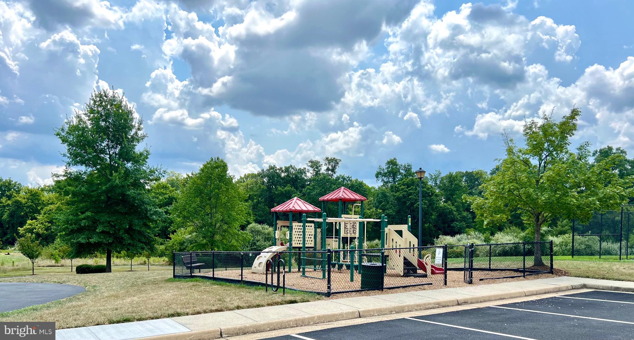 43464 Lucketts Bridge Cir