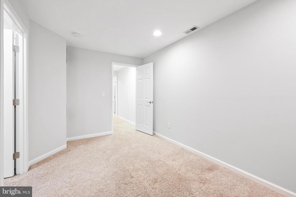 18640 Potomac Station Dr