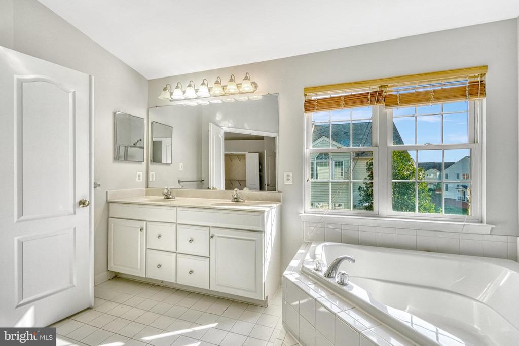 25240 WHIPPOORWILL TER