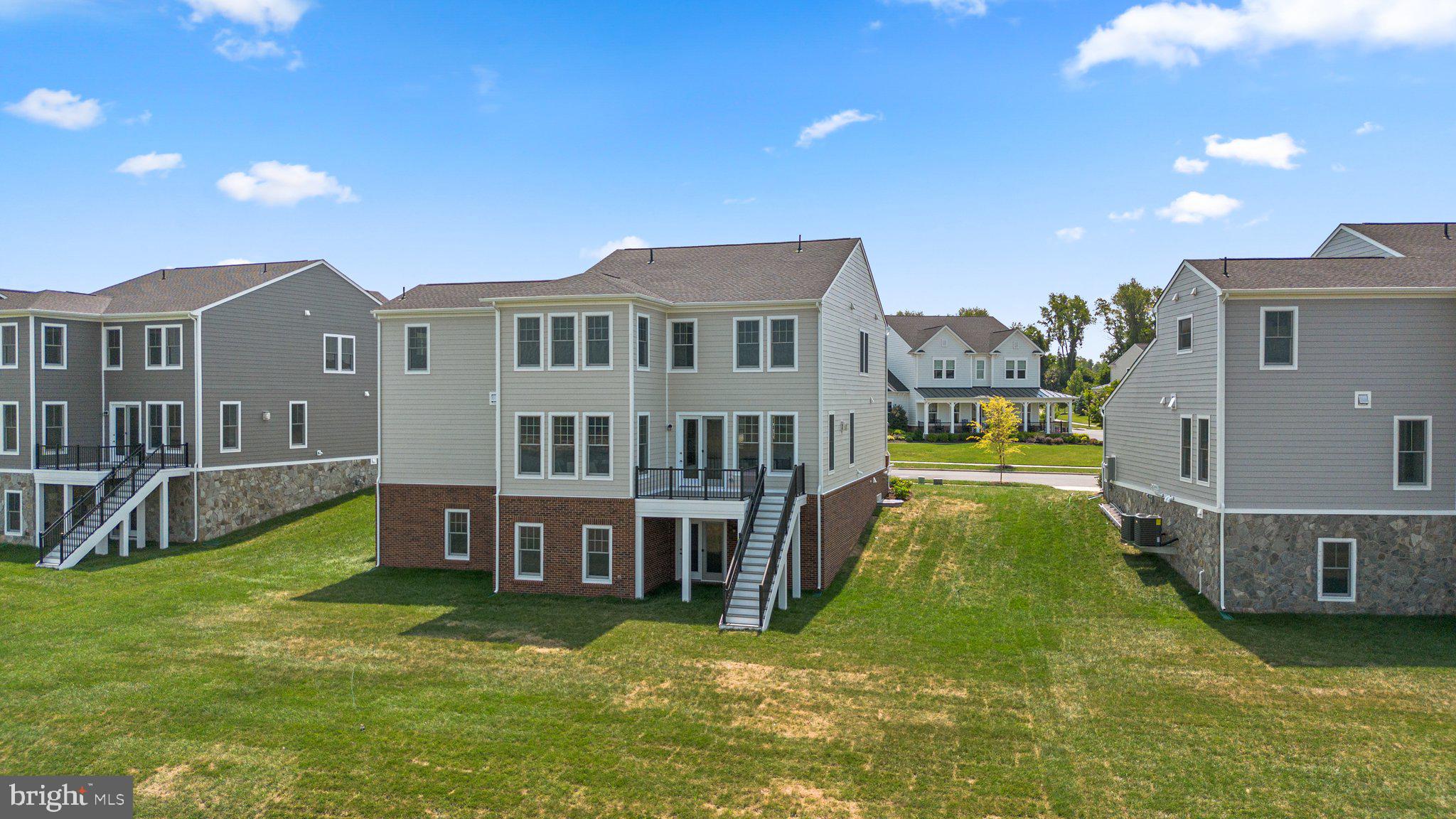 1002 Kalaris Pl SE