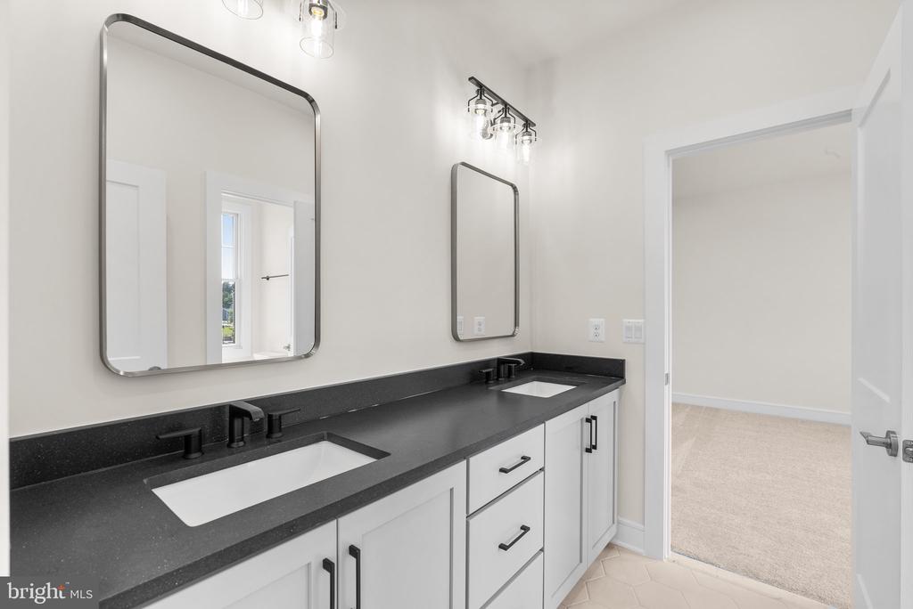 1002 Kalaris Pl SE