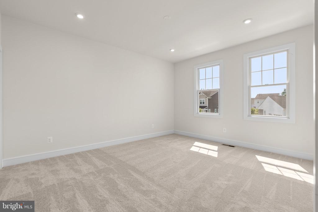 1002 Kalaris Pl SE