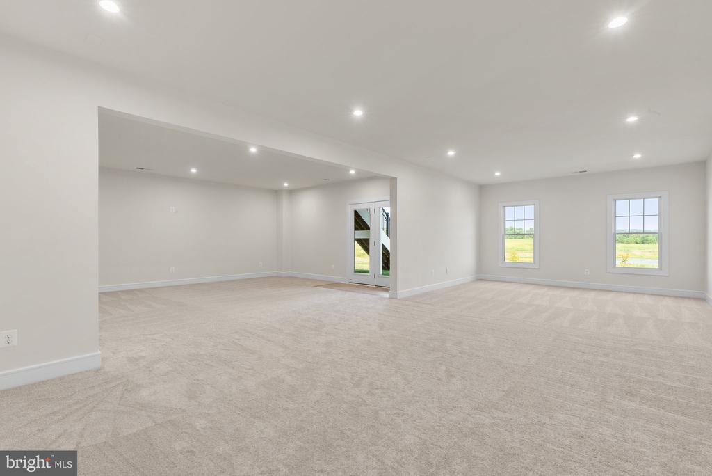 1002 Kalaris Pl SE