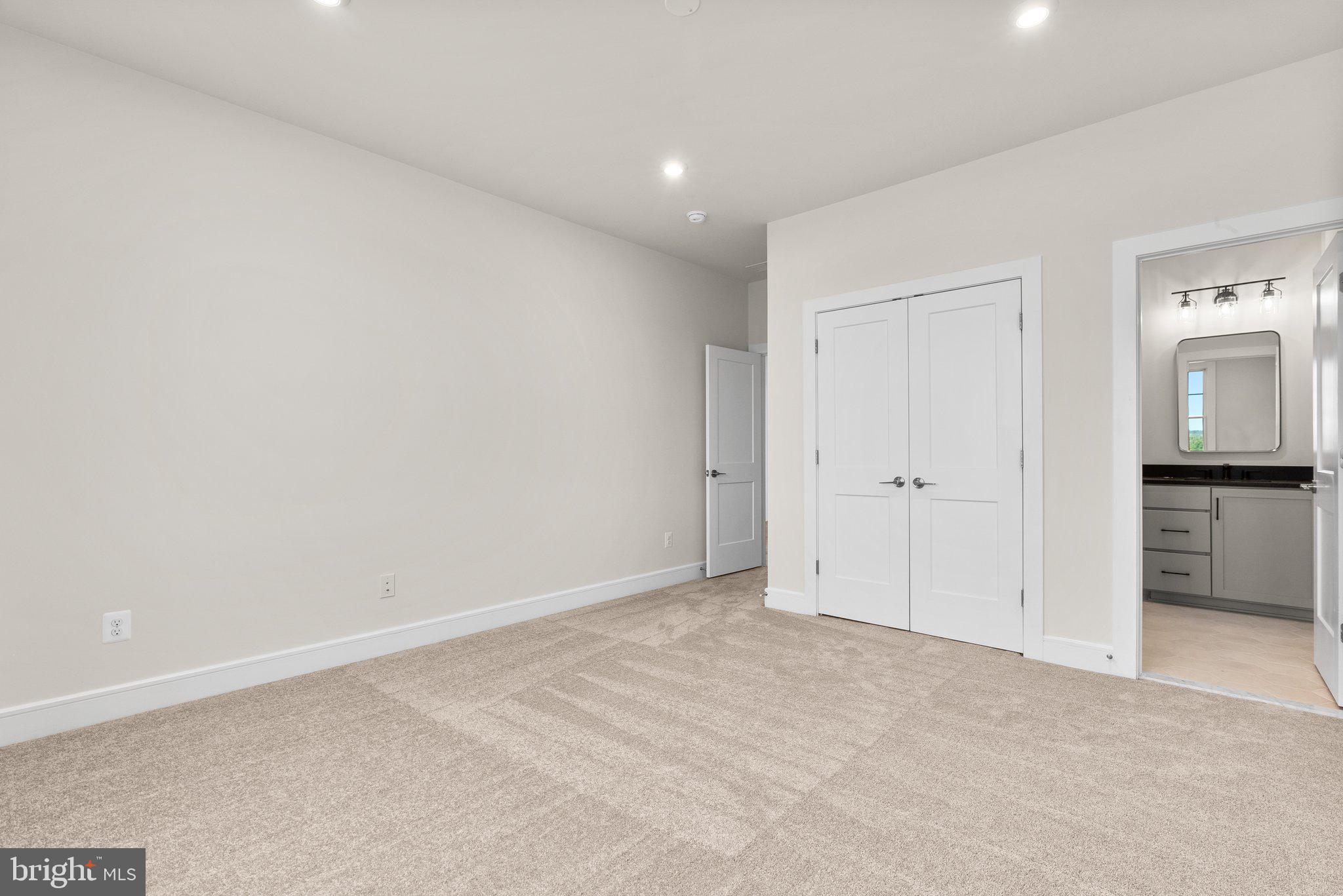 1002 Kalaris Pl SE