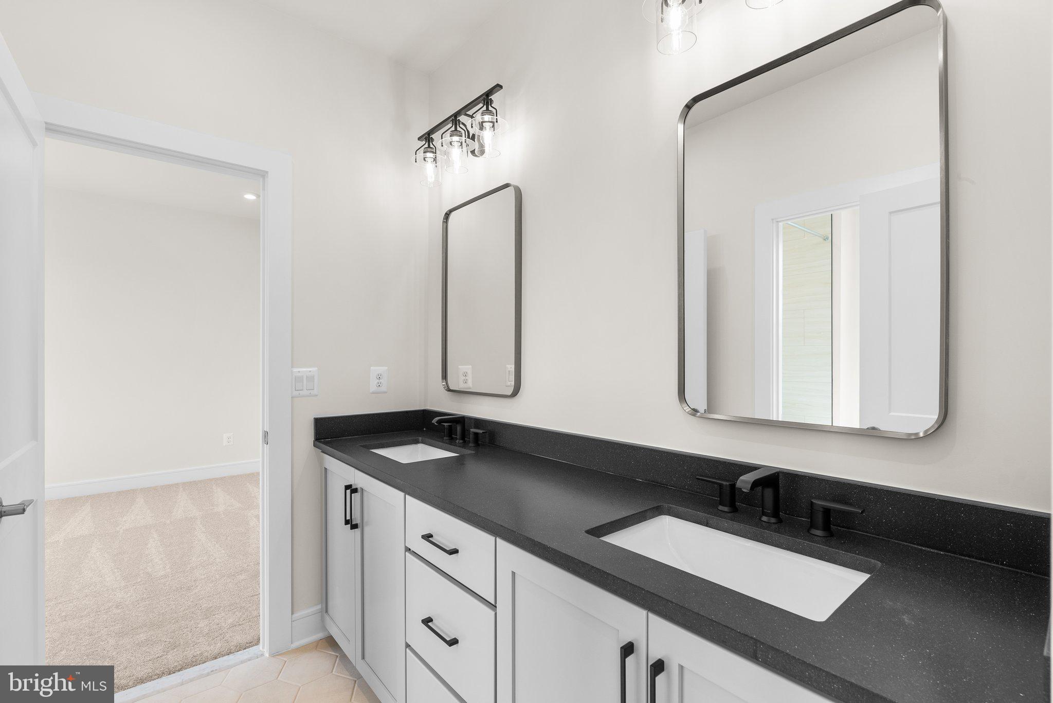 1002 Kalaris Pl SE