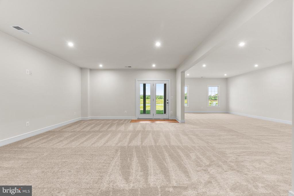 1002 Kalaris Pl SE