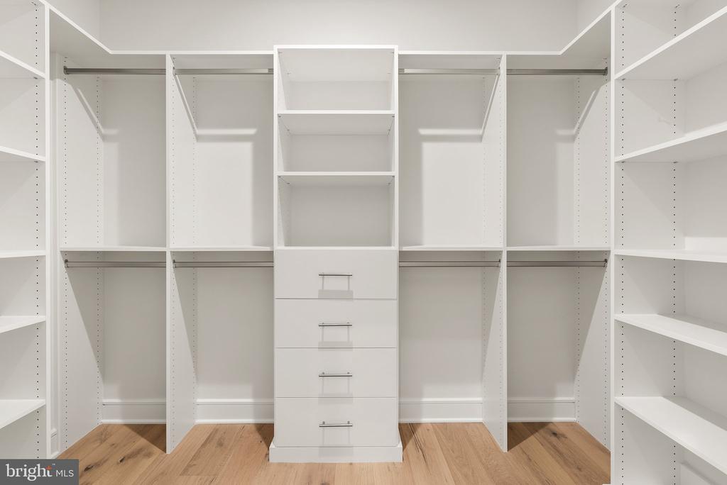 1002 Kalaris Pl SE