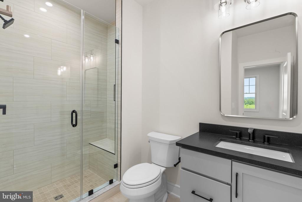 1002 Kalaris Pl SE