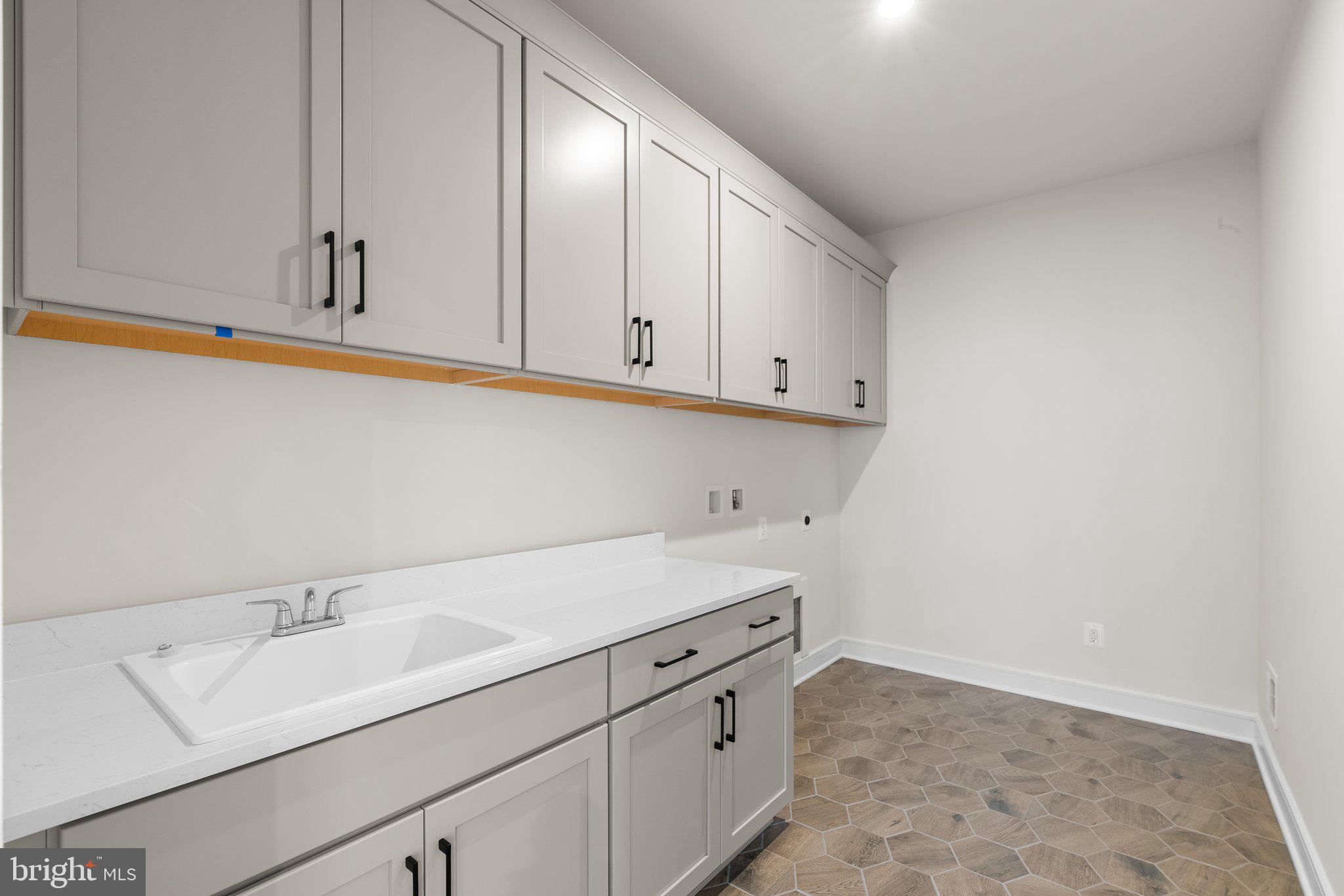 1002 Kalaris Pl SE