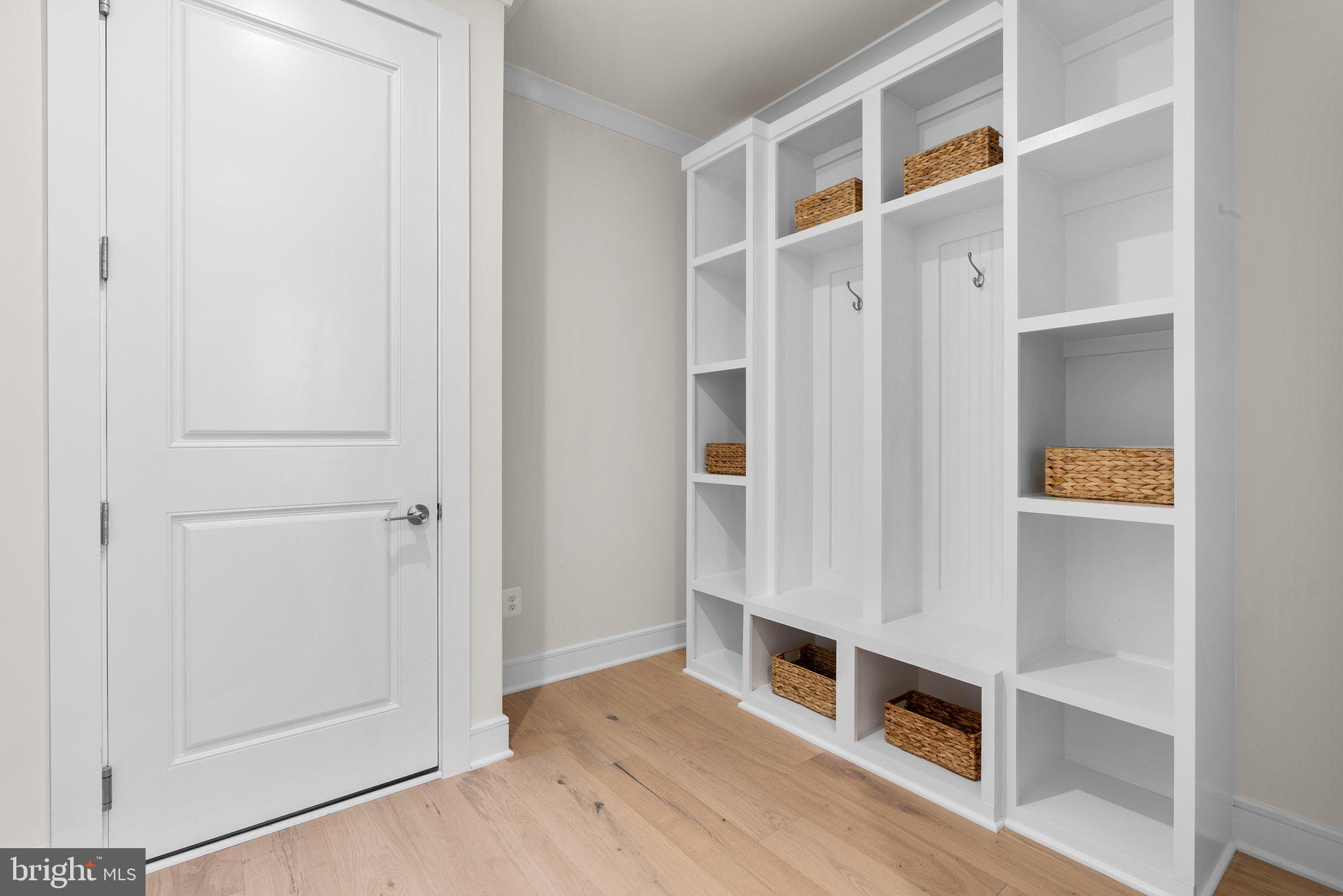 1002 Kalaris Pl SE
