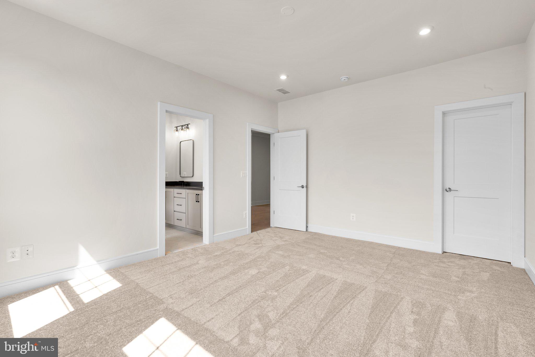 1002 Kalaris Pl SE