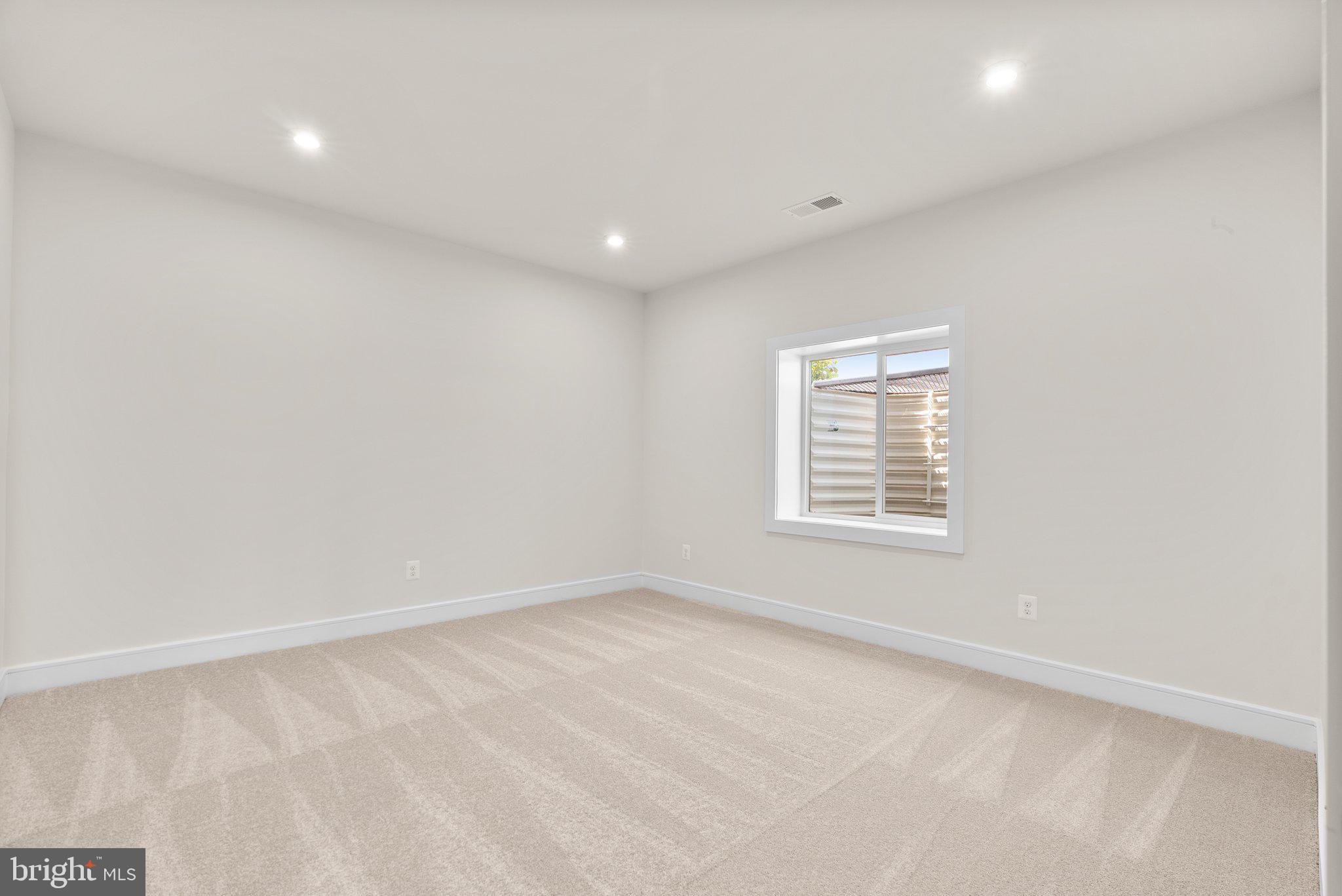 1002 Kalaris Pl SE