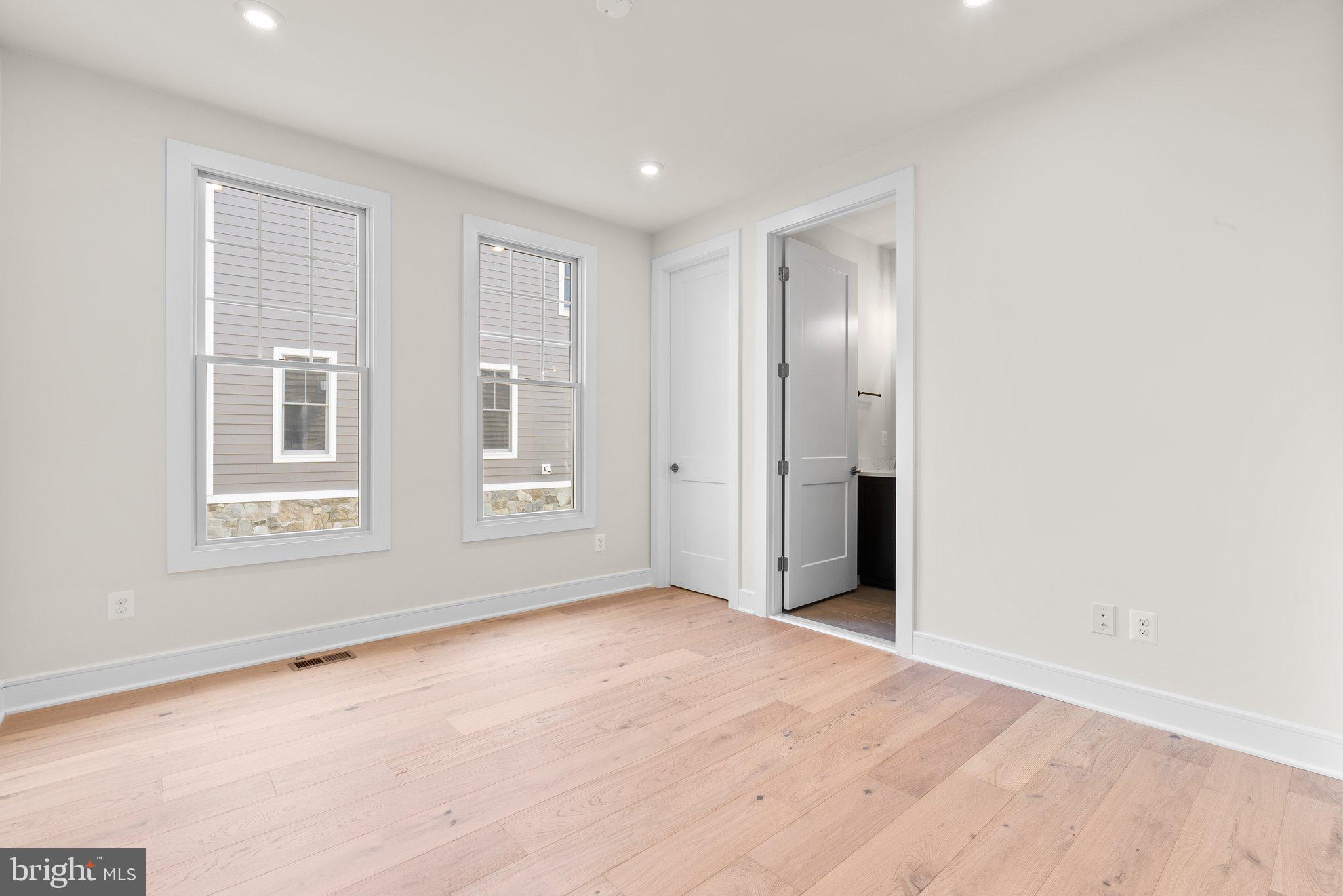 1002 Kalaris Pl SE