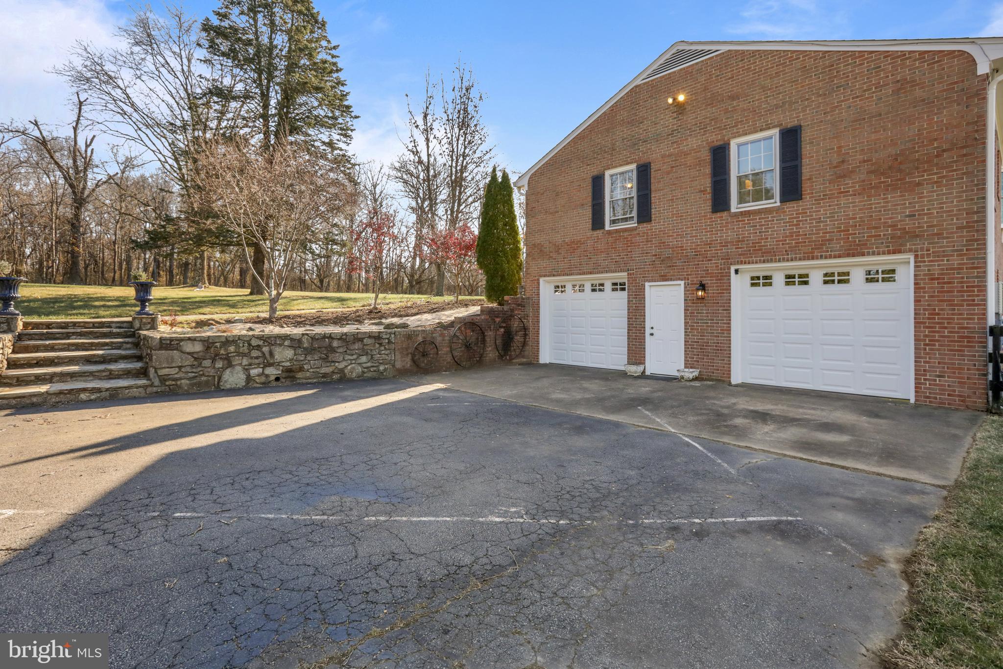 18985 Airmont Rd