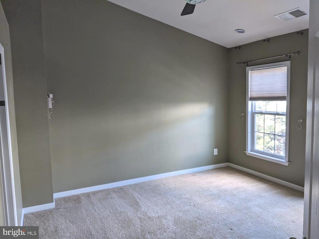 19318 DIAMOND LAKE DR