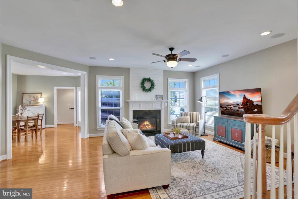 22417 Aging Oak Dr