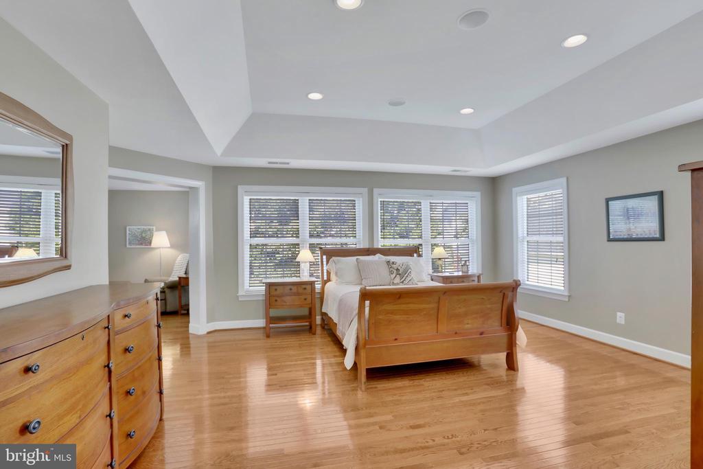 22417 Aging Oak Dr