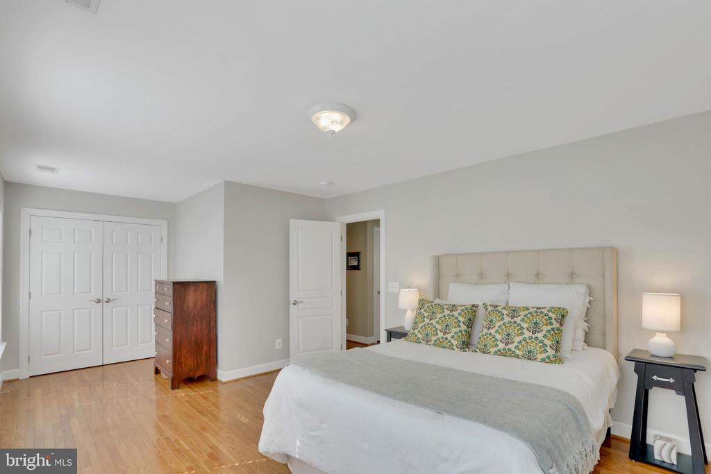22417 Aging Oak Dr