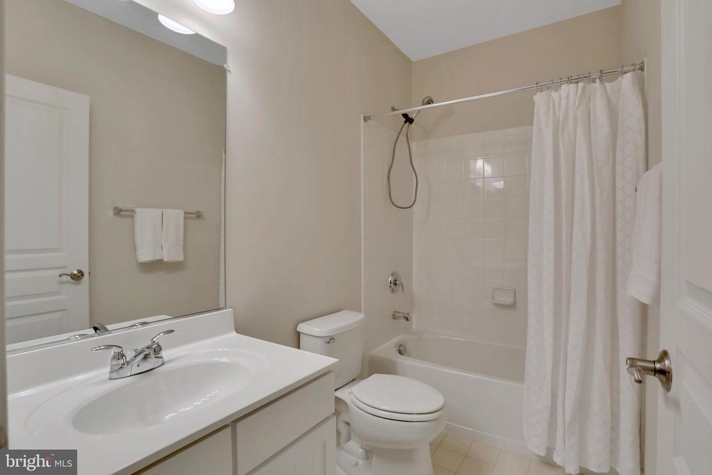 22417 Aging Oak Dr