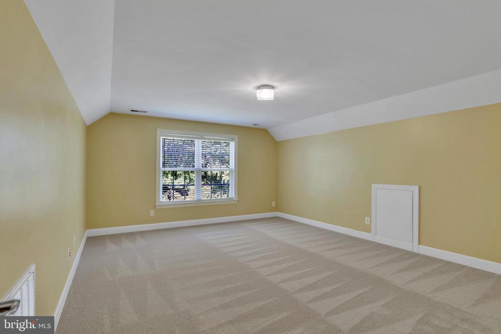22417 Aging Oak Dr