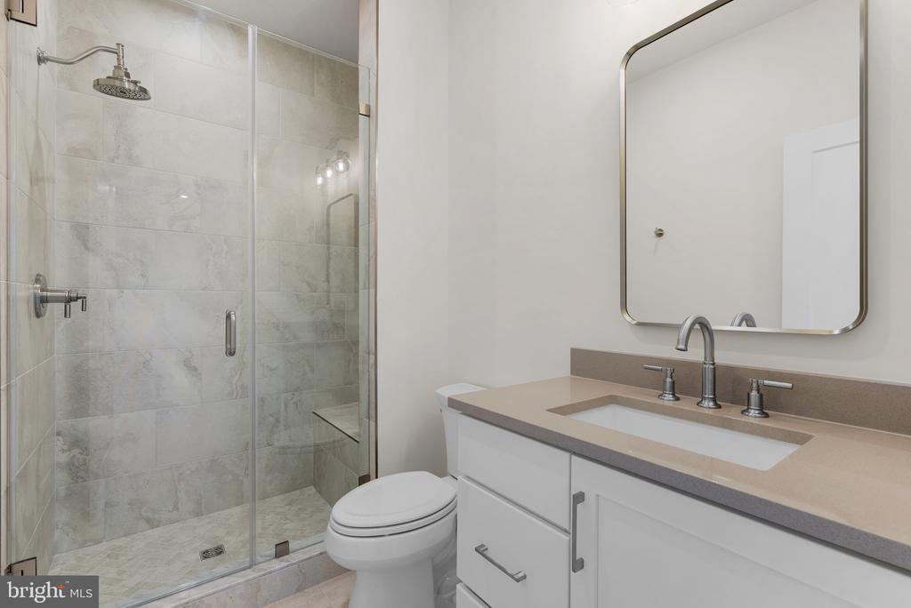 1022 Kalaris Pl SE