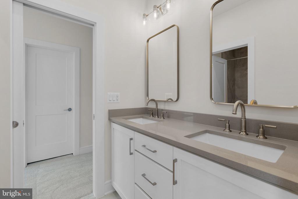 1022 Kalaris Pl SE