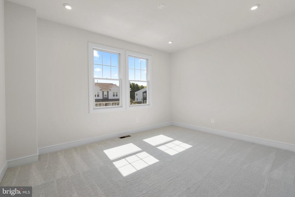 1022 Kalaris Pl SE