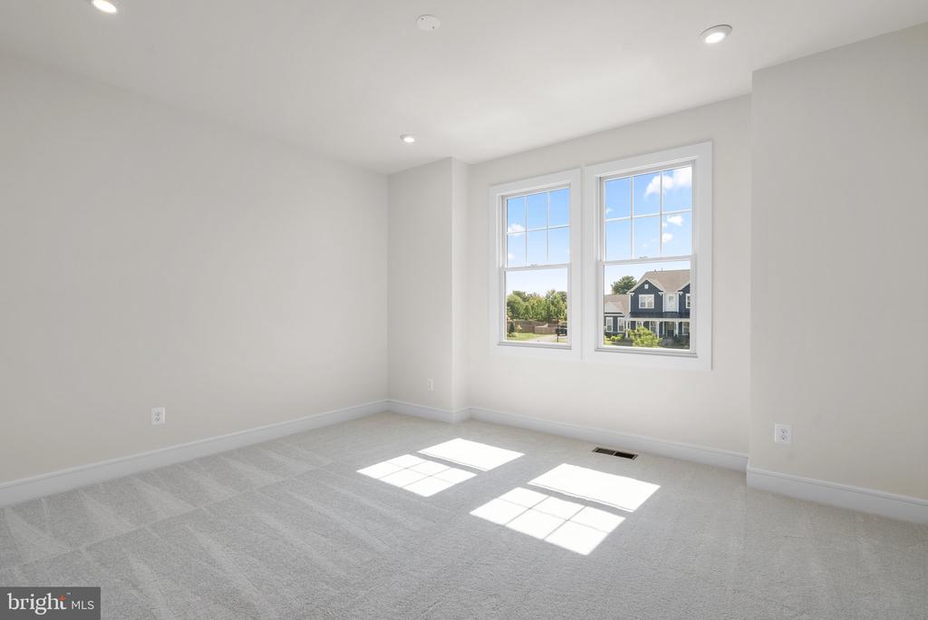 1022 Kalaris Pl SE